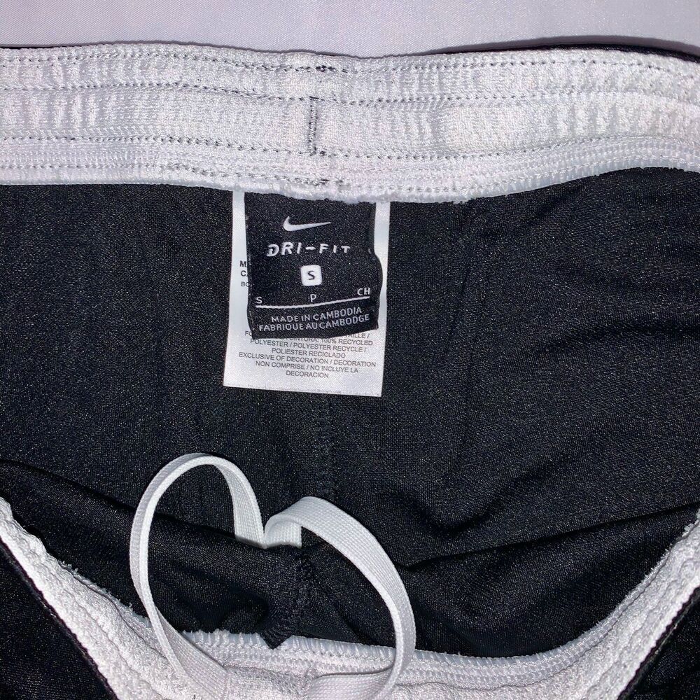 Nike 90s Vintage Satin Nylon Glanz Soccer Shorts Black White Small - Picture 6 of 10